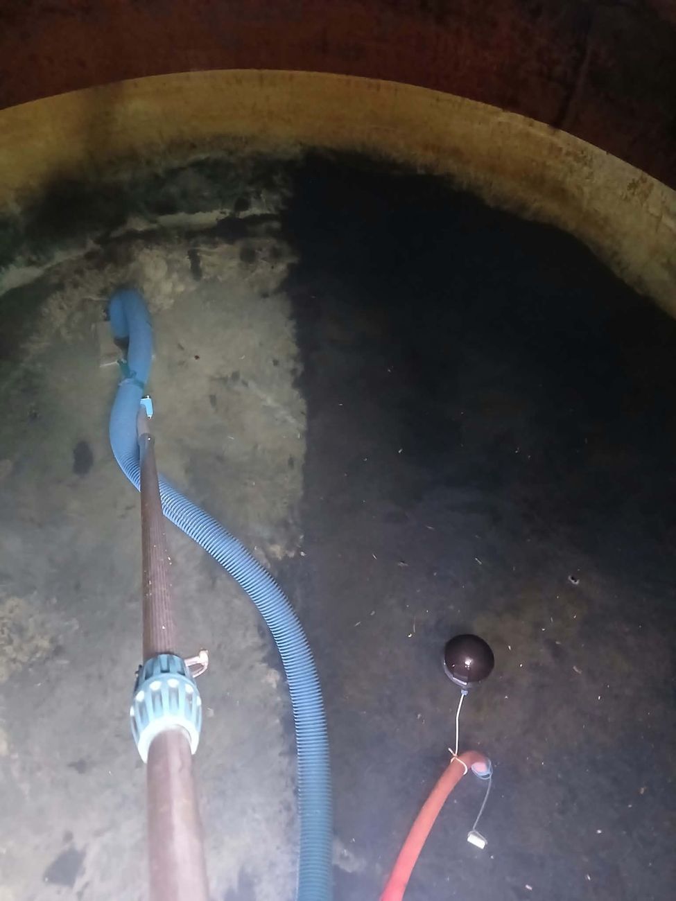 Vacuum equipment removing sediment