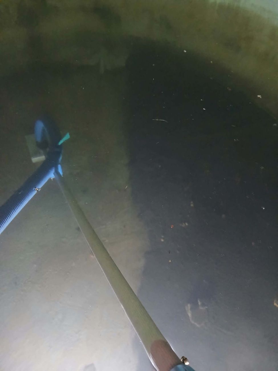 Cleaning equipment inside a tank